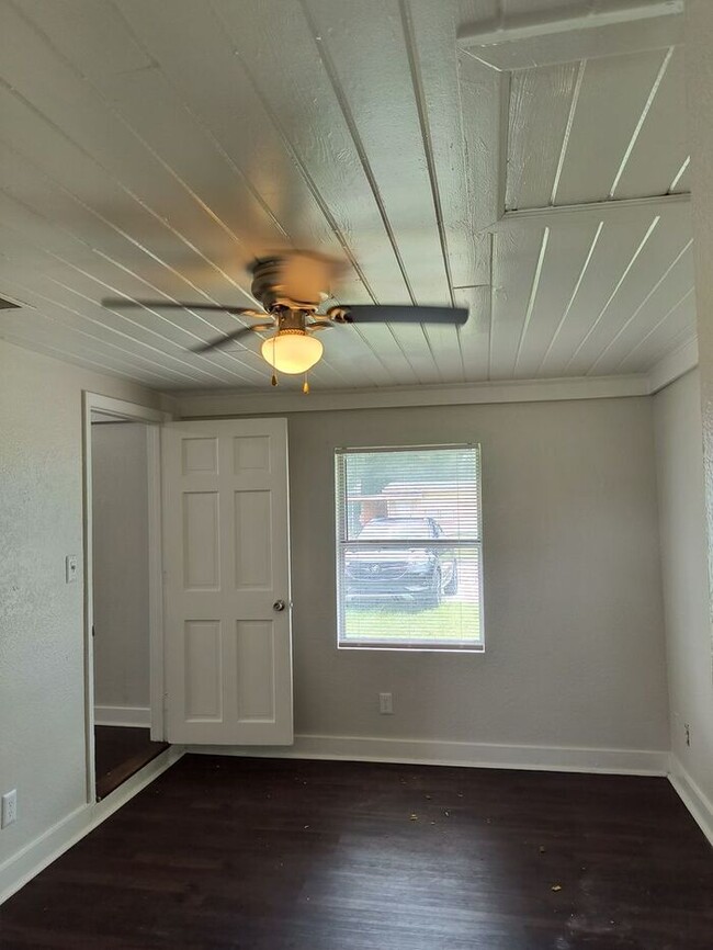 Building Photo - Charming Home Located in Downtown Orlando!