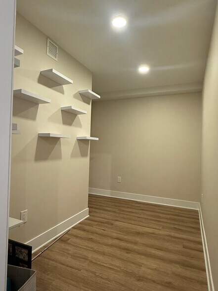 Building Photo - 11720 Edgewater Dr