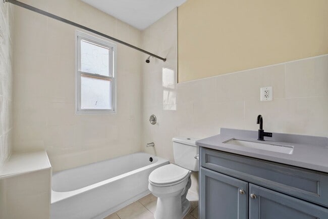 Building Photo - 162-166 Manchester Avenue, 4 Second Floor