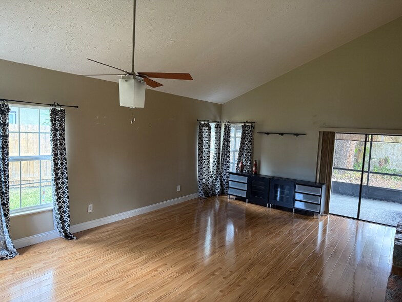 Building Photo - 13903 A Bardmoor Pl