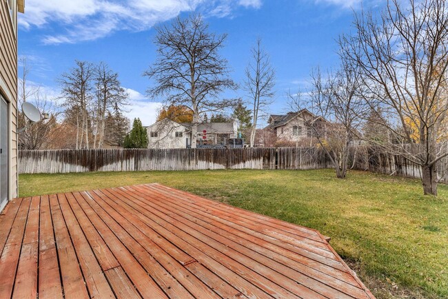 Building Photo - Prime Park Meadows Home