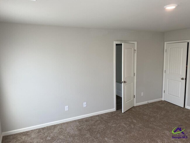 Building Photo - 119 River Birch Ln