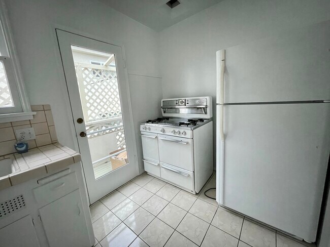 Building Photo - 1008 6th St