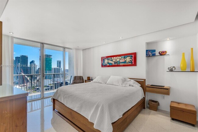 Building Photo - 1750 N Bayshore Dr