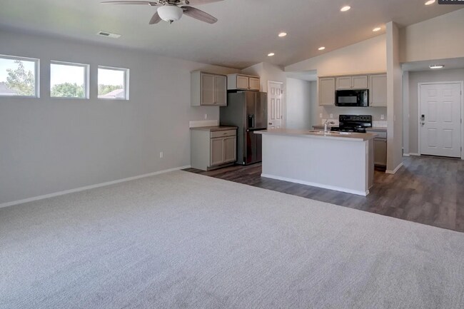 Building Photo - Beautifully Maintained Single-Family Home ...