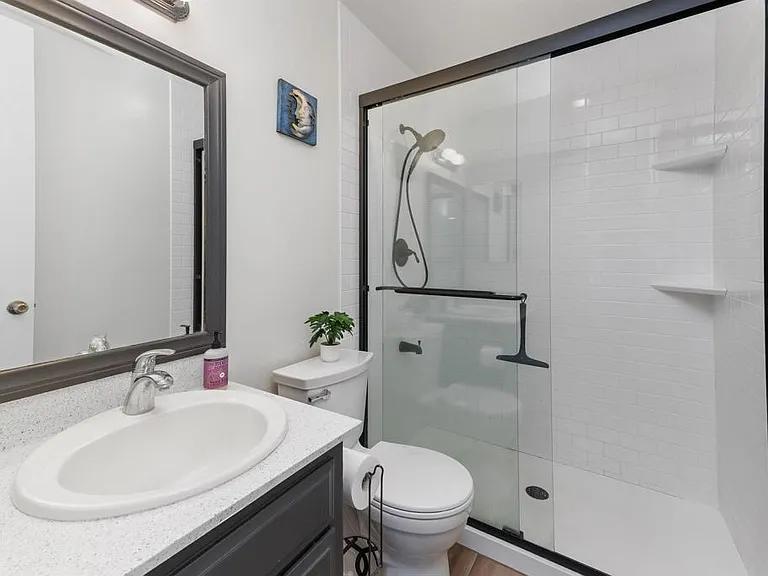 Master Bath - 3421 Park Blvd