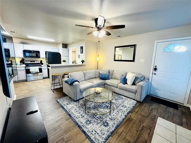 Primary Photo - 2808 Sunset Strip Dr