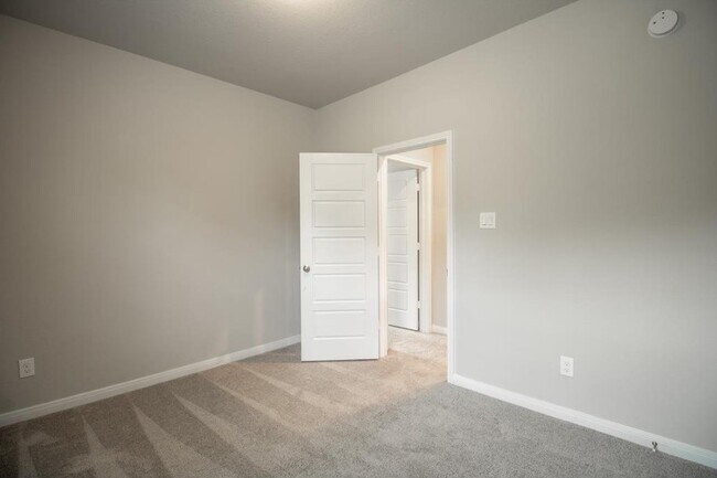 Building Photo - 21449 Kings Guild Ln