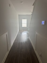 Building Photo - 659 The Heights Ln