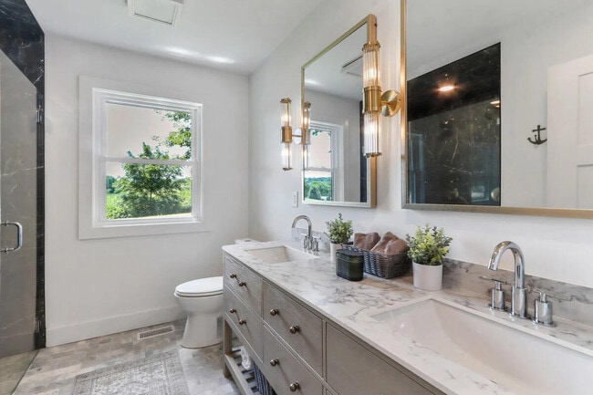 Building Photo - 190 Dewey Ave