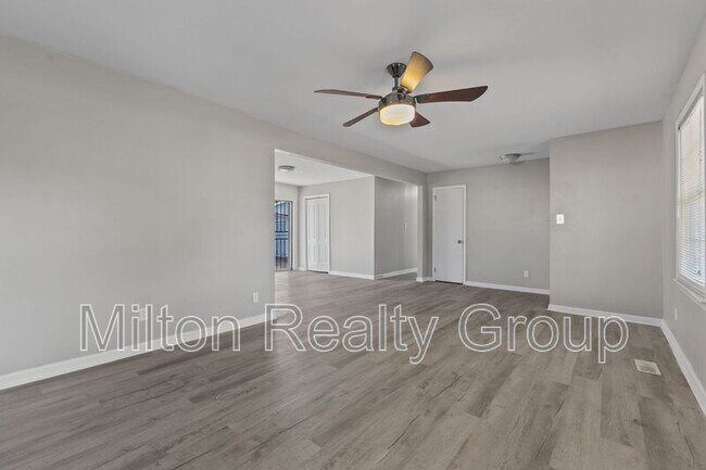 Building Photo - 329 S McPherson Church Rd