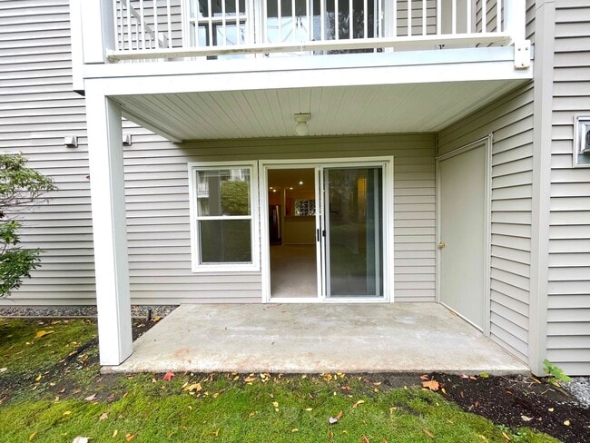Building Photo - Bright 3-Bedroom Ground Floor Condo – Sundance at Klahanie, WA Updated & Move-In Ready with Clubh...