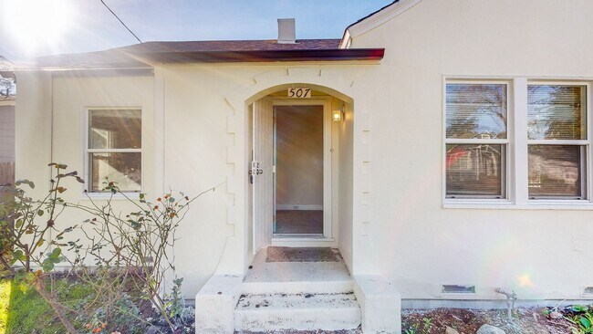 Building Photo - 507 Macklyn Ave