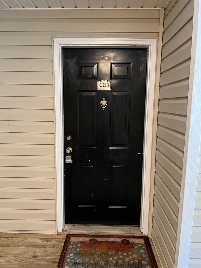 Building Photo - Two bedroom two bath second floor unit