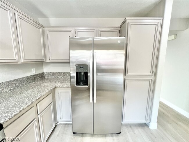 Building Photo - 1705 Encarta St