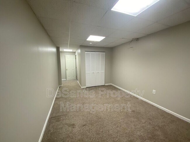 Building Photo - 640 E Village Green Blvd