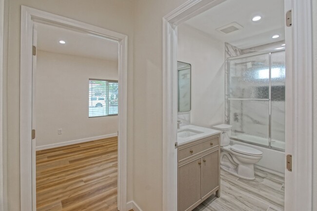 Building Photo - NEWLY BUILT, LUXURIOUS & BRIGHT, 1BR1BA AD...