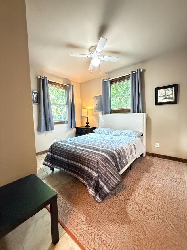 Building Photo - 343 Knob Hill Cir