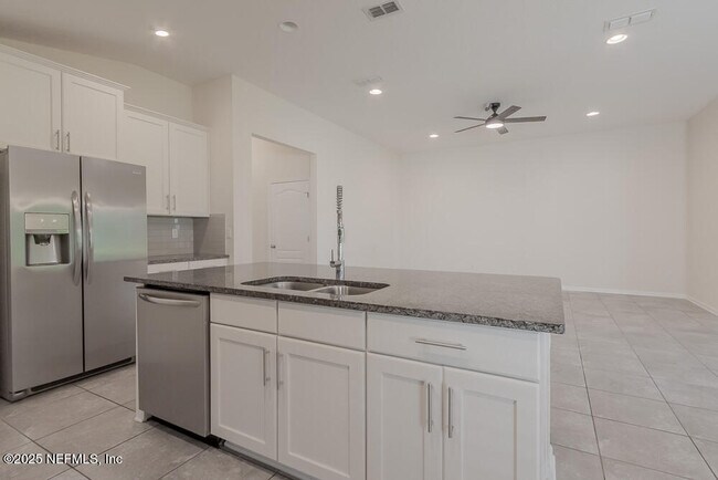 Building Photo - 12613 Itani Ct