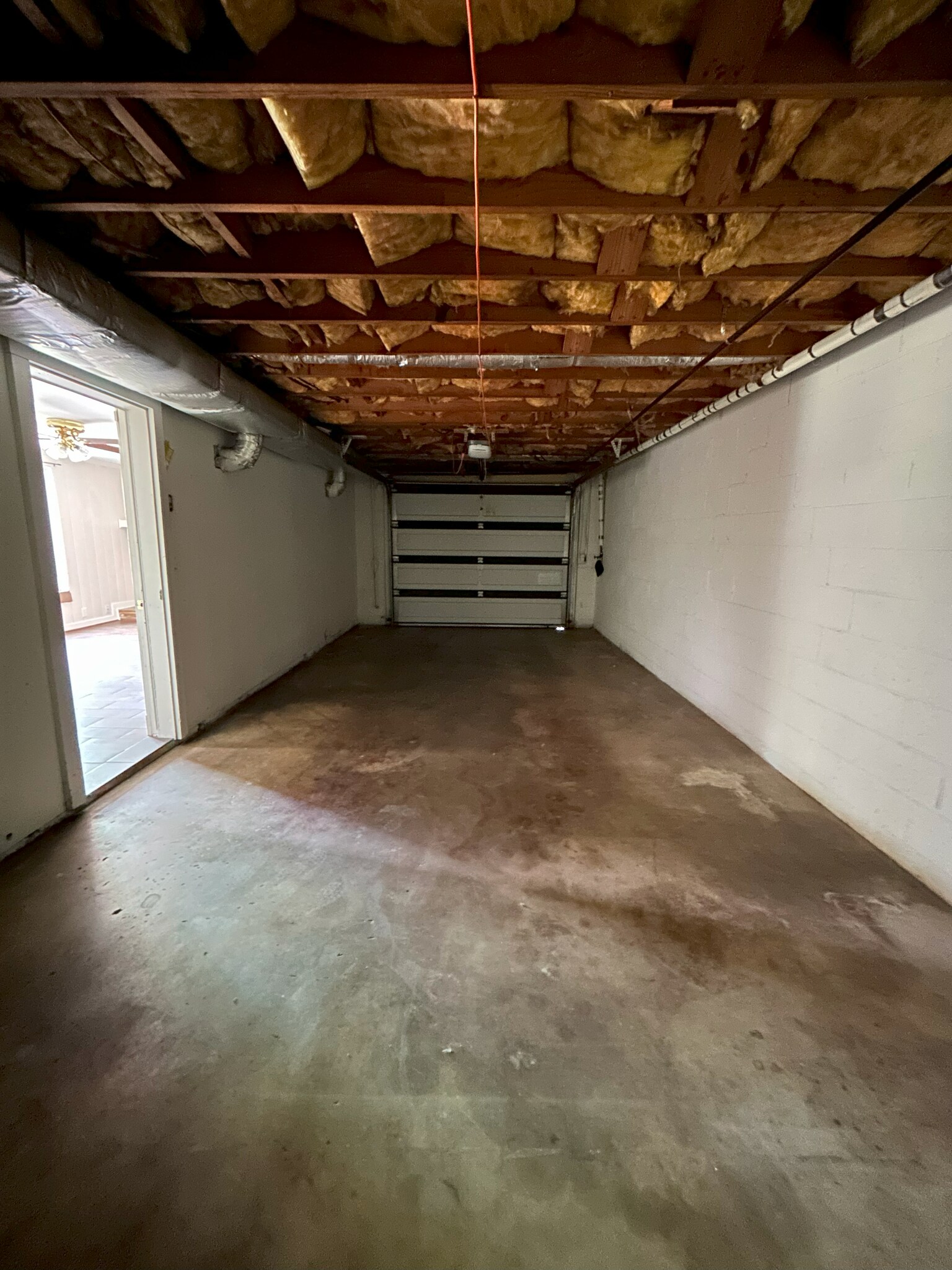Garage - 2800 Glenoaks Dr