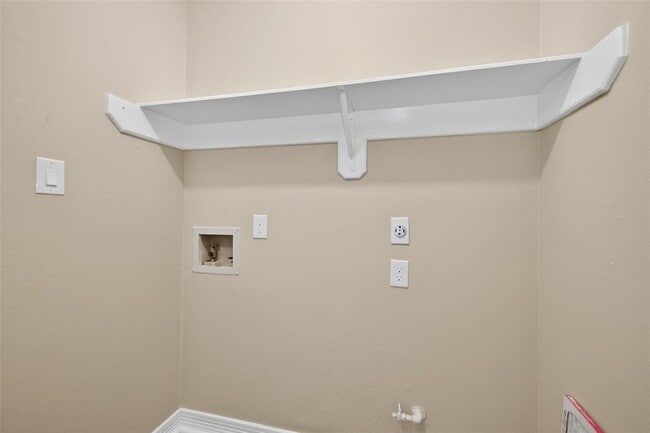 Building Photo - 6906 Pembrough Ln