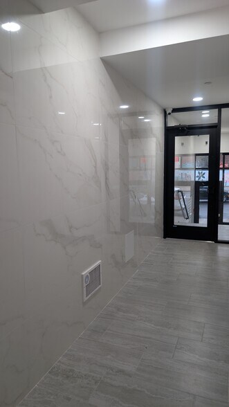 Building Photo - 501 Central Ave