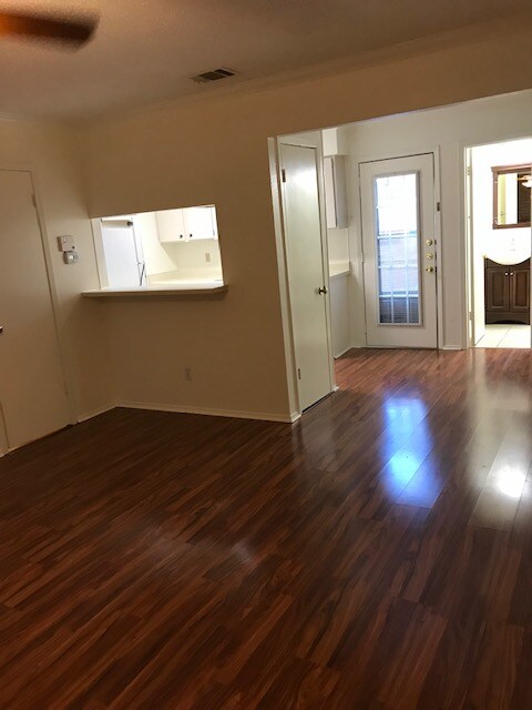 Building Photo - 8400 Jamestown Dr