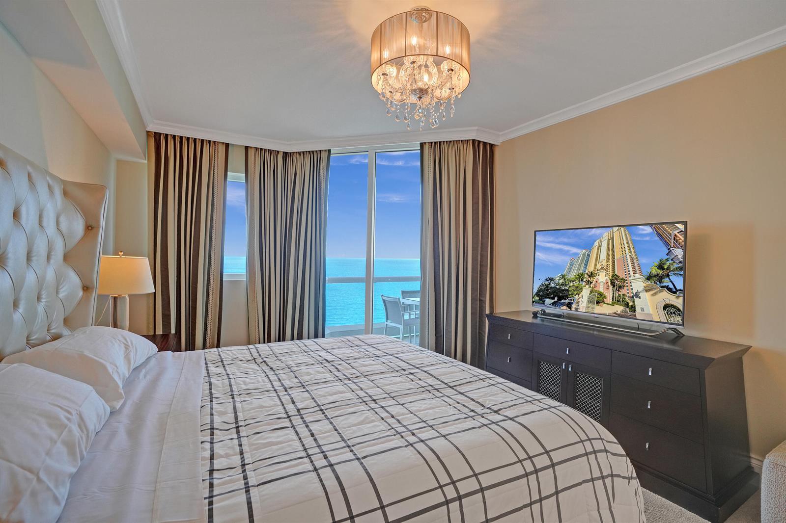 Building Photo - 17875 Collins Ave