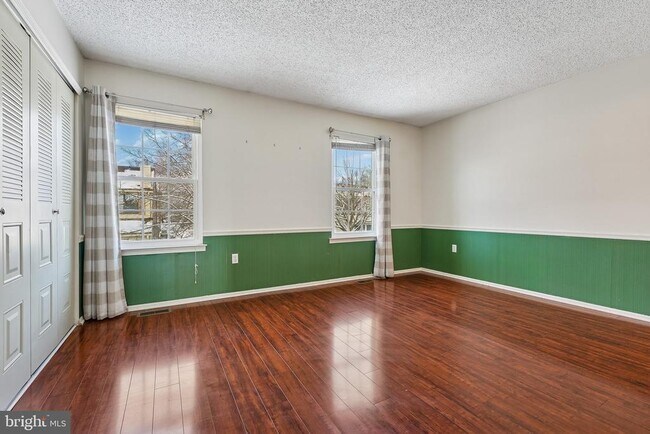 Building Photo - 8 Marsh Ct