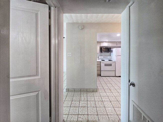 Building Photo - 7310 Seawall Blvd