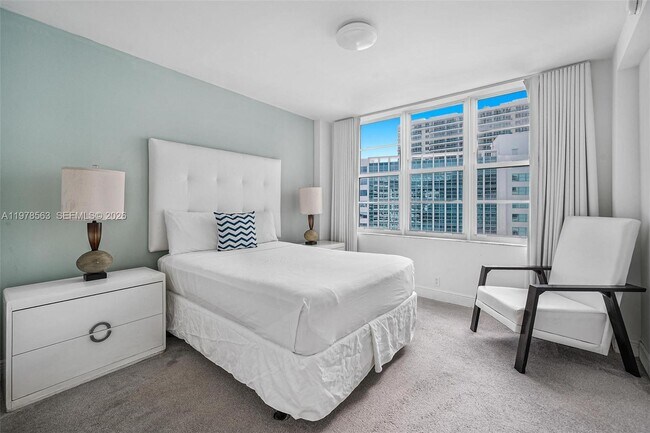 Building Photo - 5101 Collins Ave