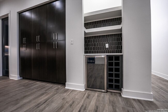 Building Photo - Modern Masterpiece in Canyon Lake