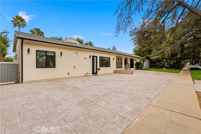 Building Photo - 10913 White Oak Ave