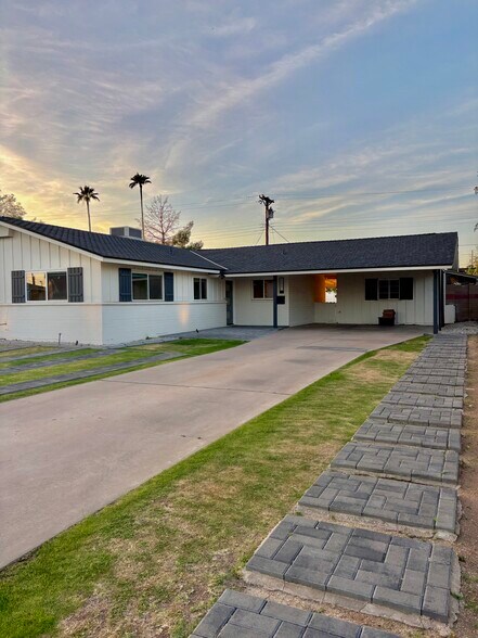 Building Photo - 6059 N 22nd Ave