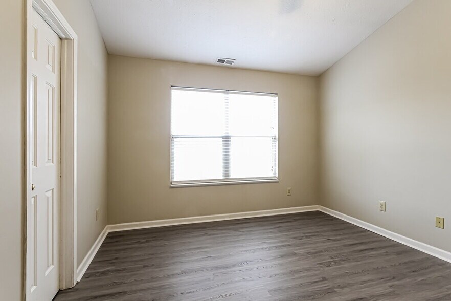 Building Photo - 5384 Lakeside Manor Dr