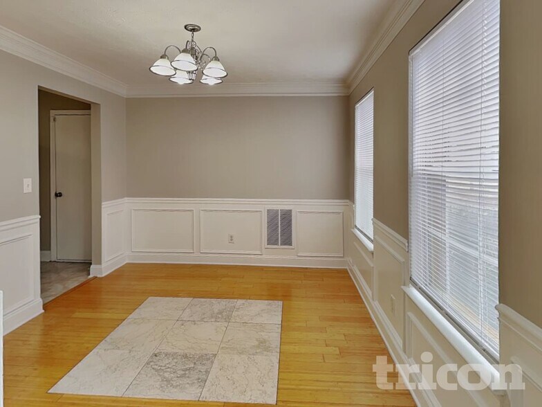 Building Photo - 636 Christina Pl