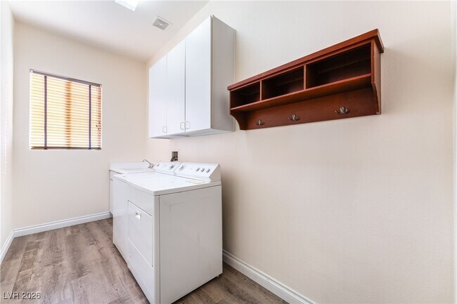 Building Photo - 904 Pont Chartrain Dr