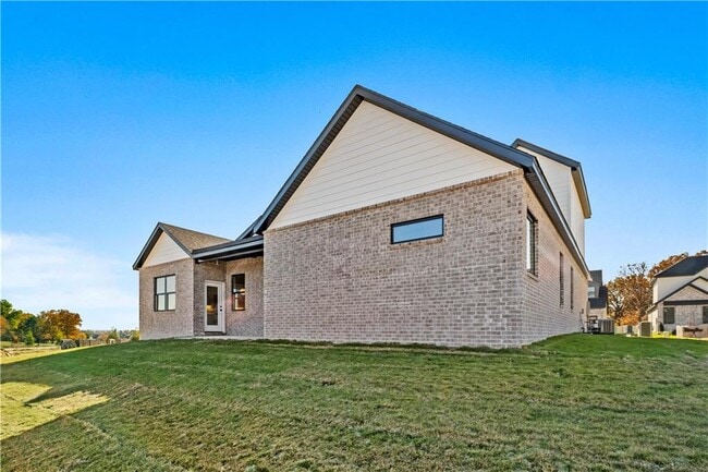 Building Photo - 1810 Peacock Rd