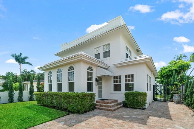 Building Photo - 224 10th St