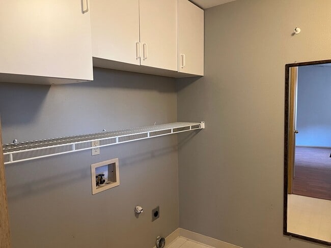 Building Photo - Adorable Quiet park like setting in fruit valley sunsets with landscaping provided