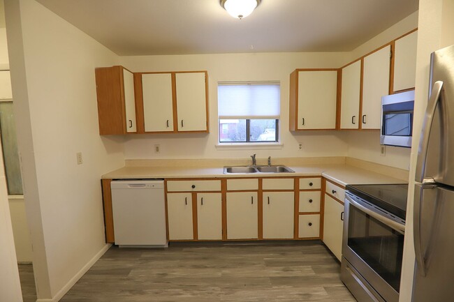 Building Photo - 257 Canby St