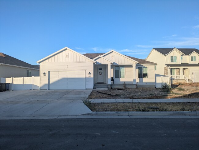 Building Photo - 1595 S 300 W