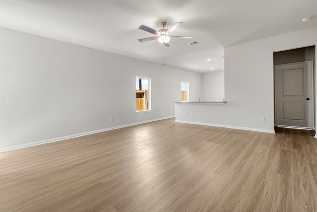 Building Photo - 6406 Elm St