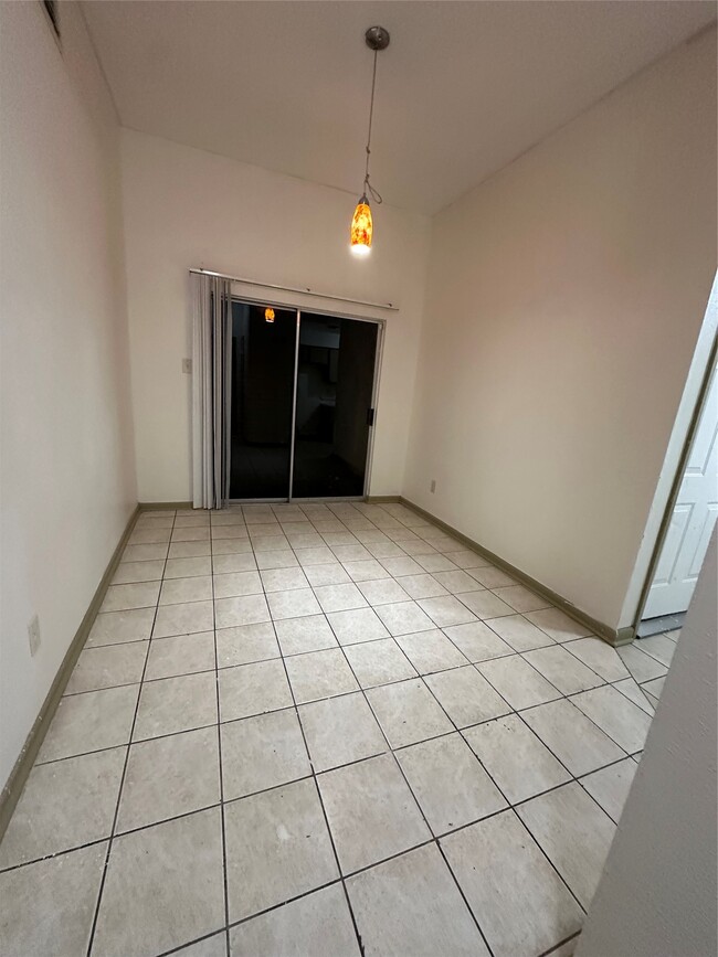 Building Photo - 13139 Pebblewalk Cir S