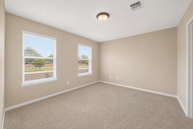 Building Photo - 3821 Houston Lake Dr