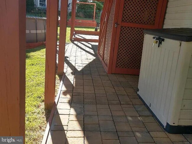 Building Photo - 356 Oak Lee Dr