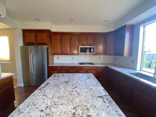 Building Photo - Top of the Hill - Gorgeous 5 Bedroom 3 Bat...