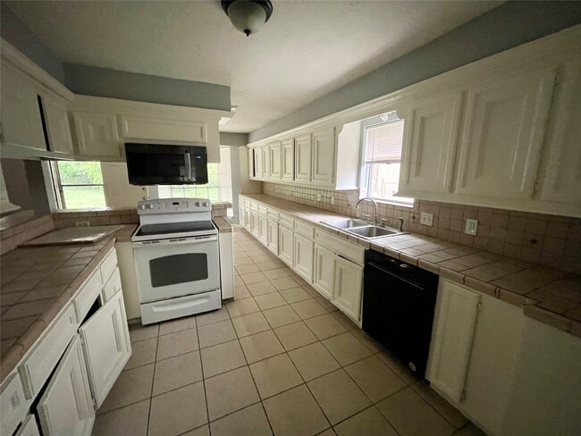 Building Photo - 15803 Baytree Dr