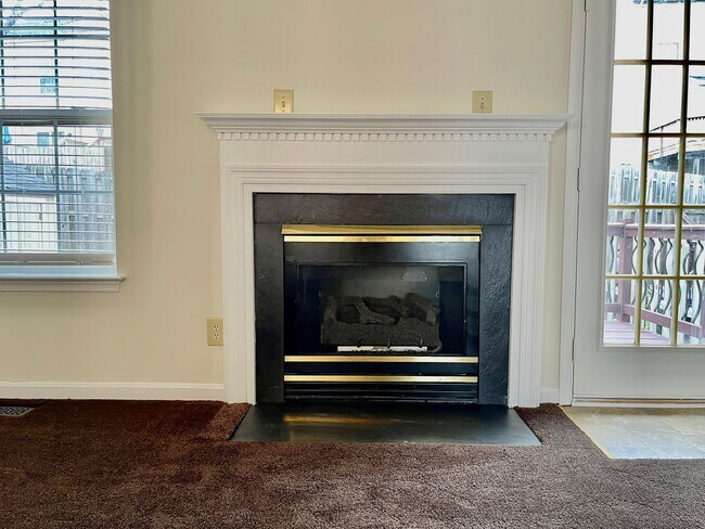 Building Photo - BEAUTIFUL THREE LEVEL TOWNHOME IN NORTH STAFFORD!