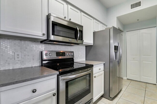 Building Photo - 9212 Myrtlewood Cir W